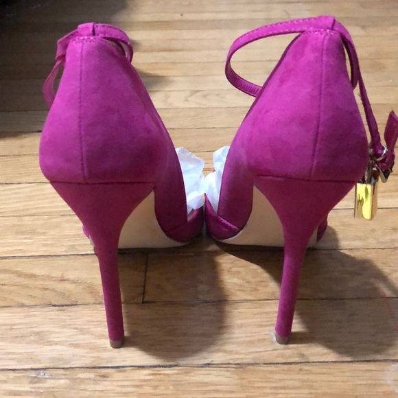 Pump Heels - Picture 2 of 3